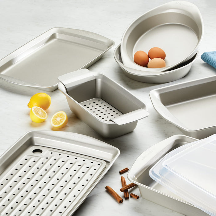 Bakeware Covered Cake Pan & Muffin Pan