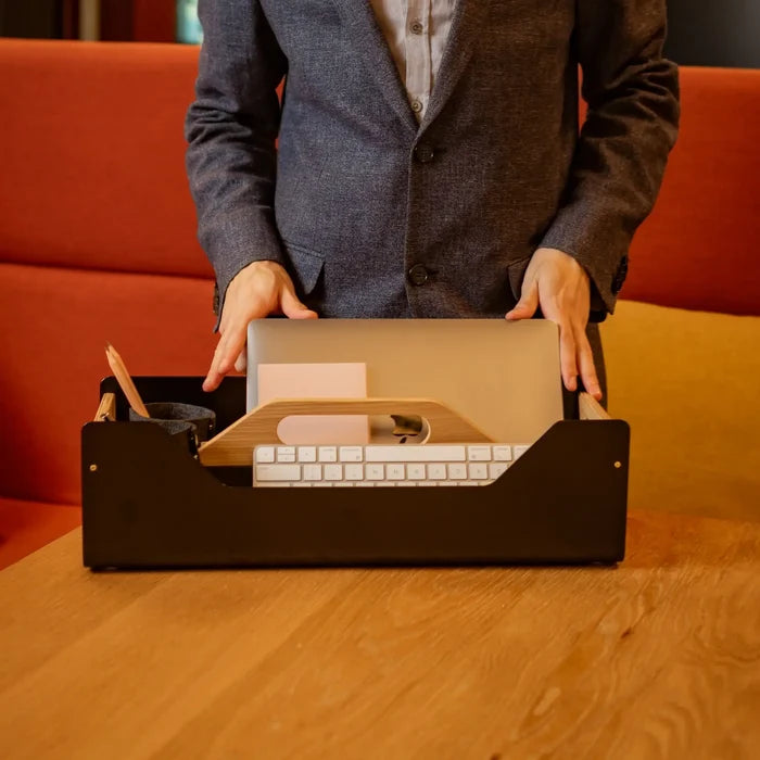 Gustav Dot XL Black desk organizer – lifestyle shot at a shared desk