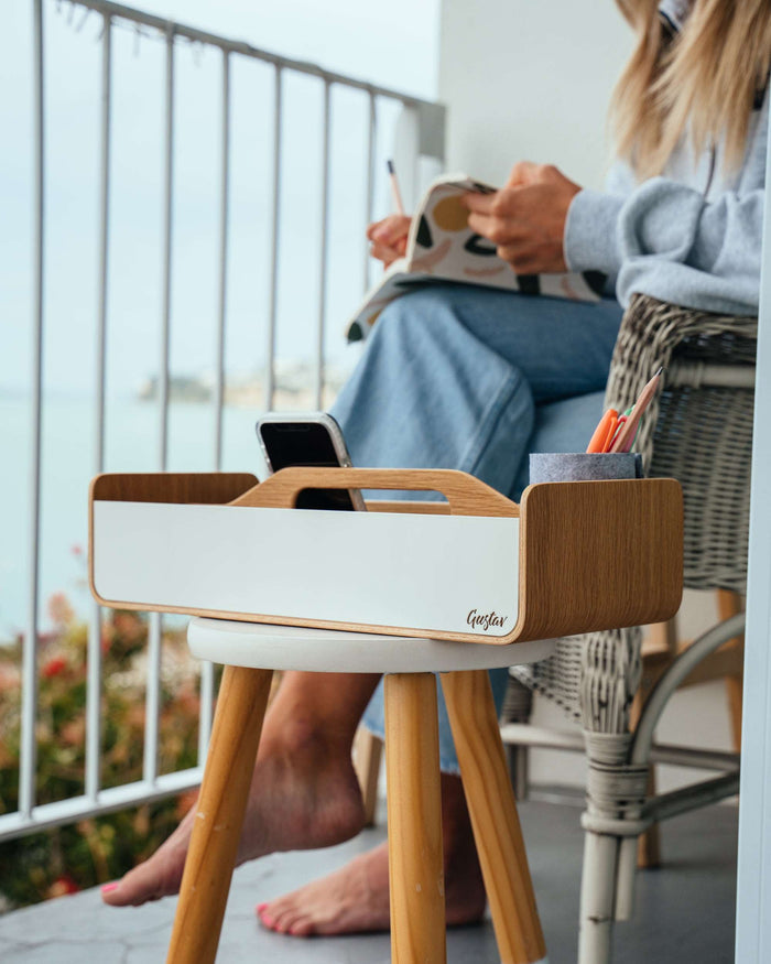 Gustav Lounger mobile desk organizer – lifestyle shot at a shared desk