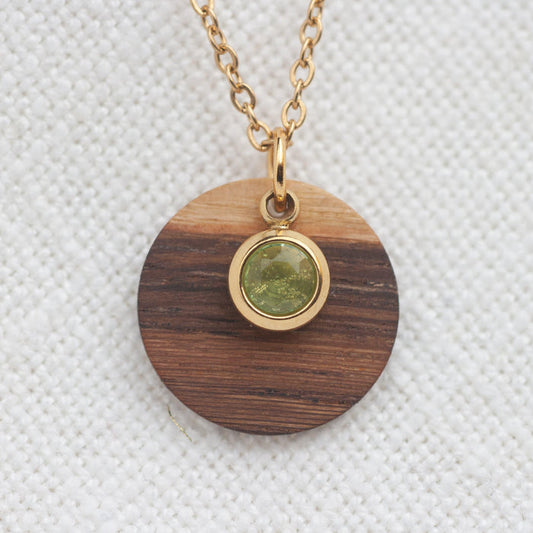 Halskette Geburtsstein „August“ | Zirkonia Peridot - Holzschmuck Astwerk