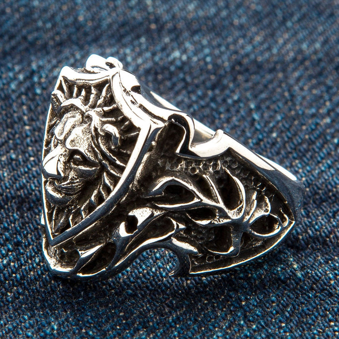 Close up of the oxidized dark finish contrasting with polished silver on the lion's mane.