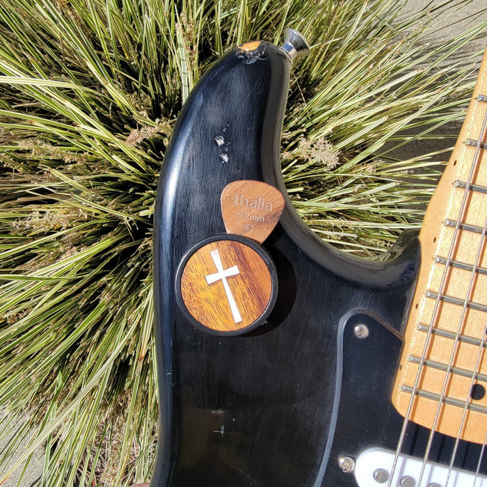 Thalia Pearl Cross | Pick Puck 2.0
