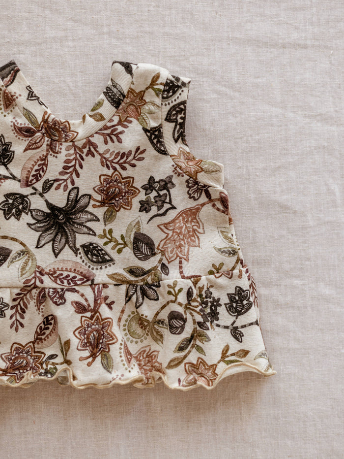 PETITE EvelinaApparel - Ruffle top / Linen Floral - Chocolate Mauve