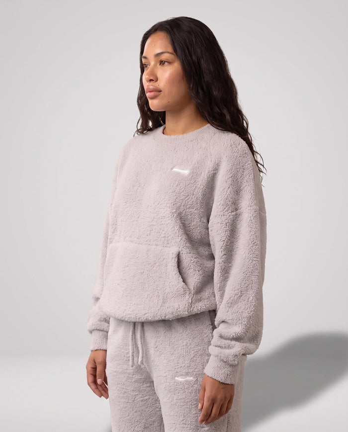 Model wearing the Plush Mode set, side