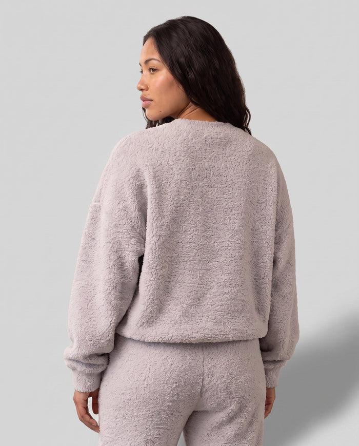 Model wearing the Plush Mode set, back