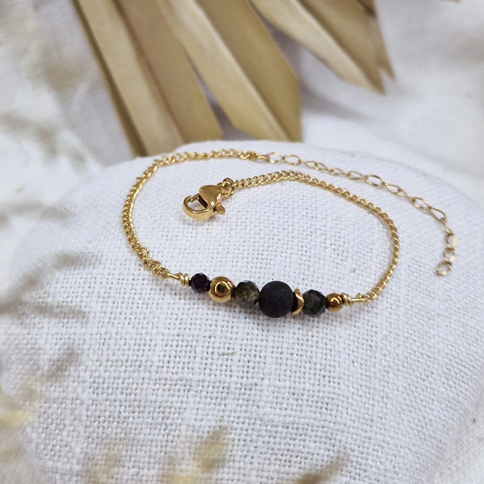 Armband aus Räuchereiche mit Holzperle und goldfarbenen Edelstahlelementen