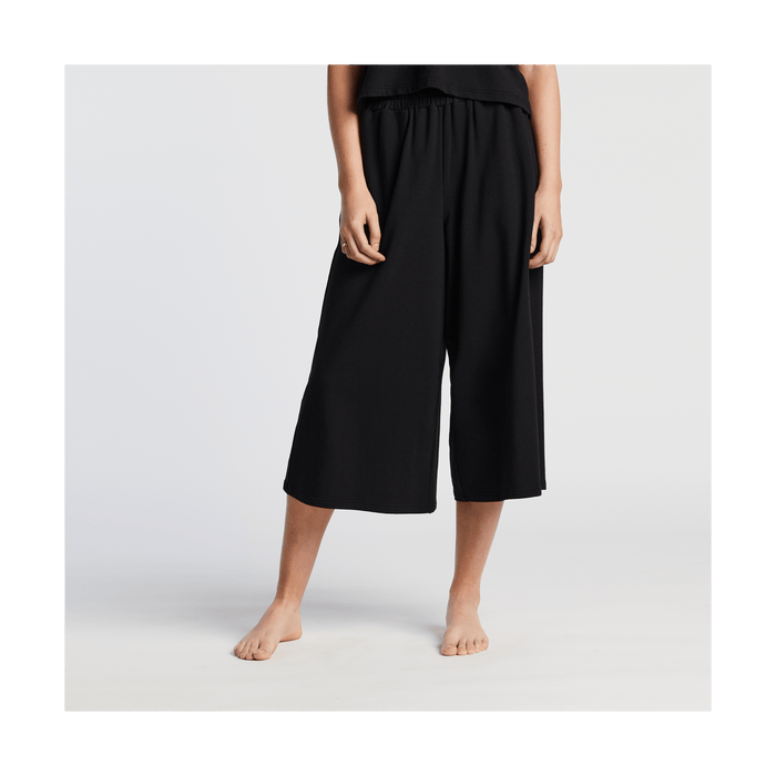 Black Scaled | Front view of Sevilla Pants in Black